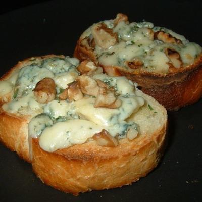blauwe kaas walnoot toast