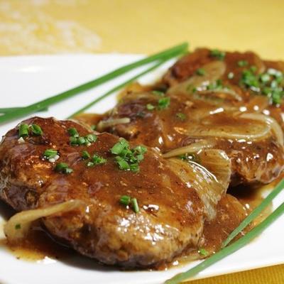 hamburgersteak met uien en jus