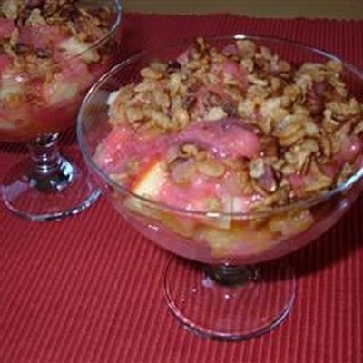 aardbei-gezette knapperige fruitsalade