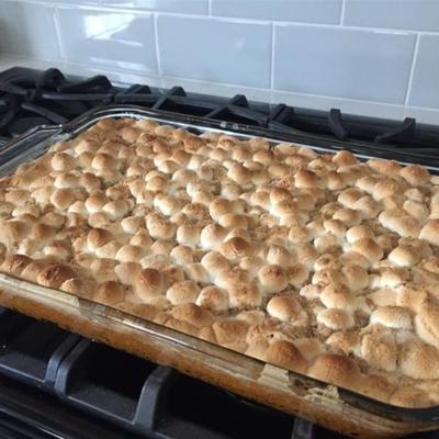 zoete aardappelschotel in restaurantstijl