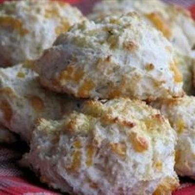 eenvoudig cheddar koekjes met verse kruiden