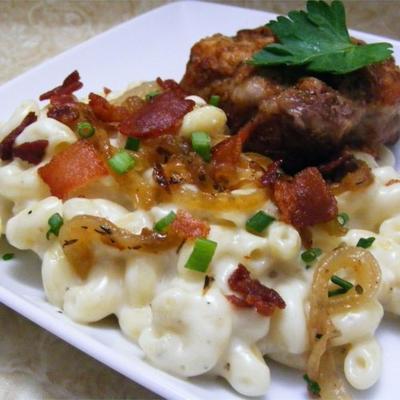 macaroni en kaas met spek en uien