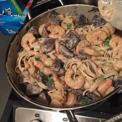 garnalen en portobello paddestoel fettuccine