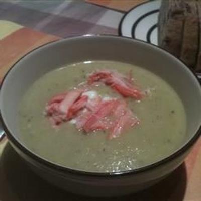 asperges en yukon goudaardappelsoep met krab en bieslookzure room