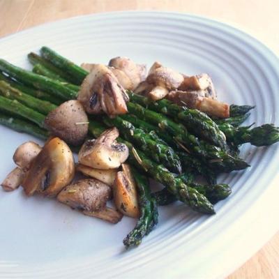 geroosterde asperges en champignons