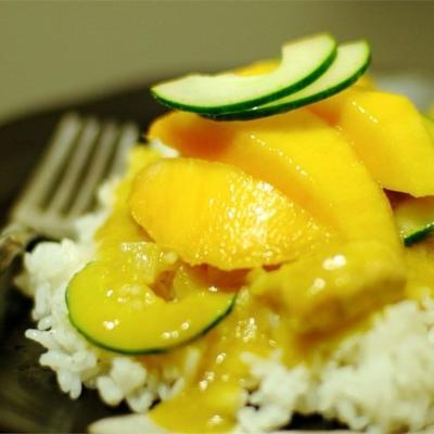 pittige kip met indiaanse kip en mango-curry