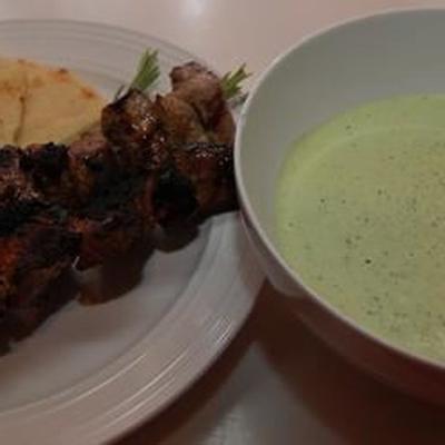 Griekse lamskoteletten met yoghurt-mint salsa verde