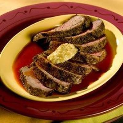 Bloody Mary-steaks met groene olijfboter