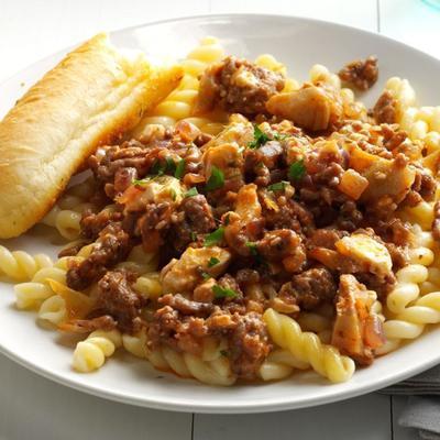 artisjok en feta Italiaanse worstkoekepan