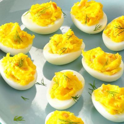 gedode rook, zalm, deviled eggs