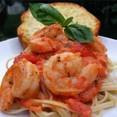 linguine pasta met garnalen en tomaten