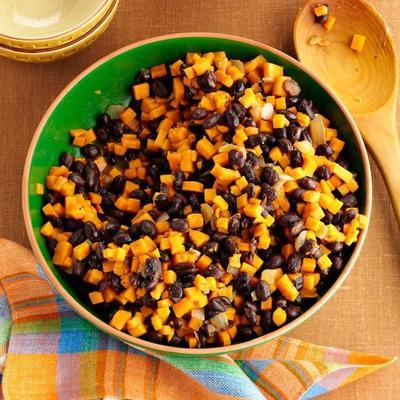 rokerige zwarte boon en zoete aardappel saute