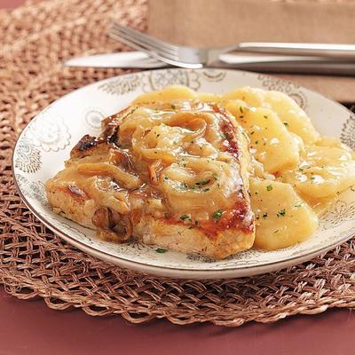 karbonade en geschulpte aardappelbraadpan