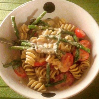 vegetarische witte boon 'alfredo' met linguine