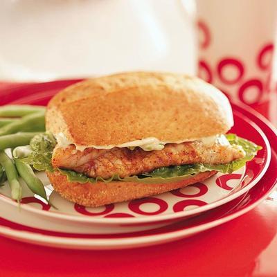 cajun meerval sandwich