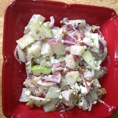 rode zaligheidaardappelsalade met gorgonzola en okkernoten