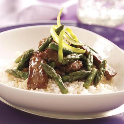 gemberbeef met asperges roerbakken