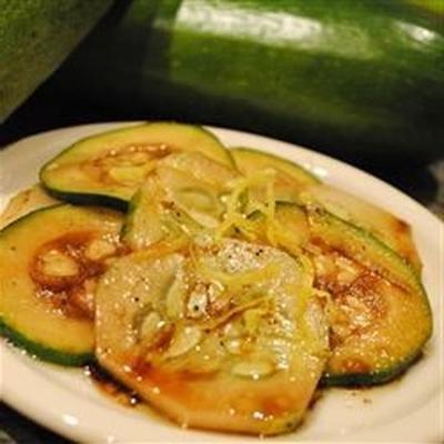 citroenzucchini en komkommersalade