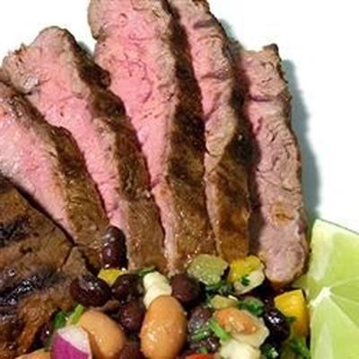 gekruide, platte ijzeren steak wrijven