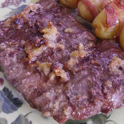geroosterde platte knoflook ijzeren steak
