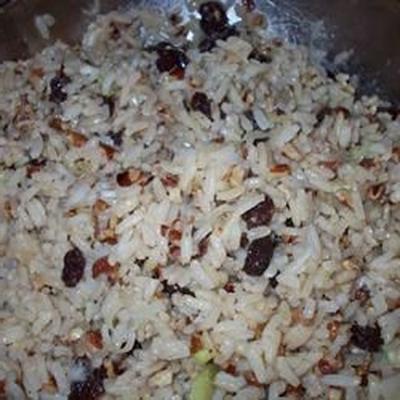 booze rijst met noten en bessen