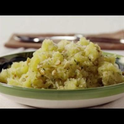 spaghetti squash met pijnboompitten, salie en romano