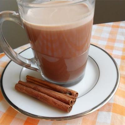 Indiase chai warme chocolademelk