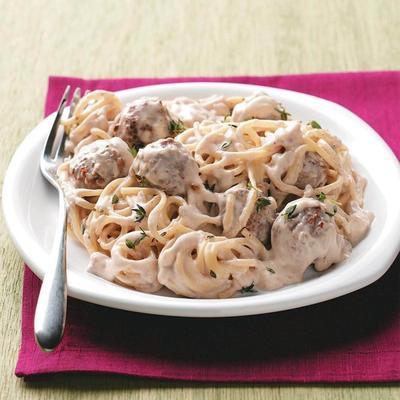 spaghetti en gehaktbal stroganoff-stijl