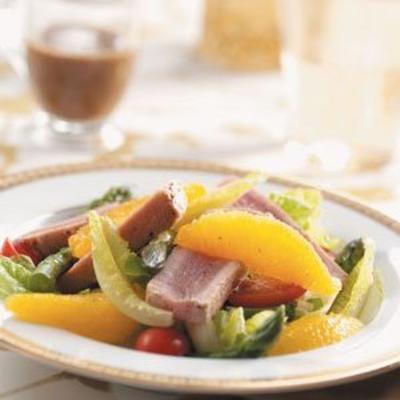 aangebraden tonijnasperges en sinaasappelsalade met basilicumdressing