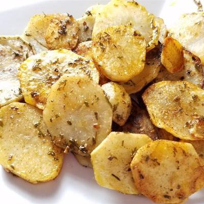 knoflook kruid koekepan aardappelen