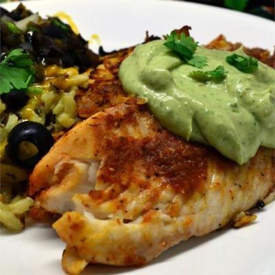 krokante chipotle lime tilapia met koele avocado saus