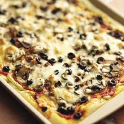 drie-kaas pesto pizza make-over