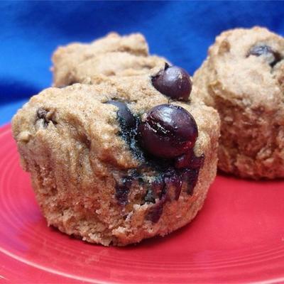 zonder tarwe toegevoegde bosbessen- en bananentarwemuffins