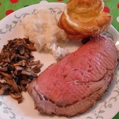 prime rib au jus met yorkshire pudding