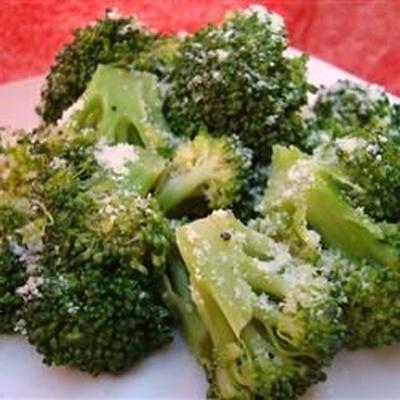 broccoli met maanzaadboter en parmezaanse kaas