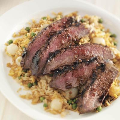 teriyaki steak en gebakken rijst