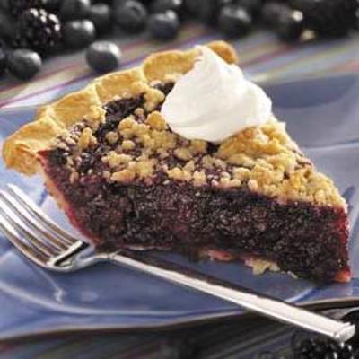 Blackberry blueberry pie