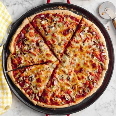 veggie pizza met gekruide tomatenkorst