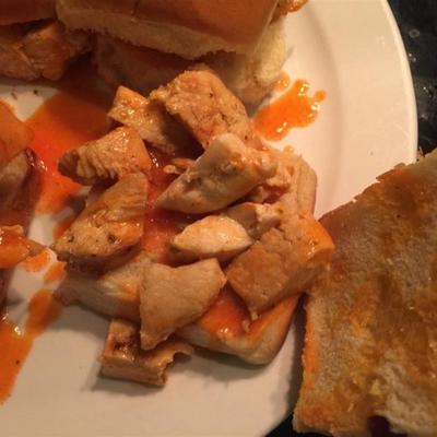 buffalo chicken sliders