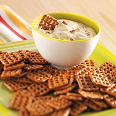 dijon spekdip voor pretzels