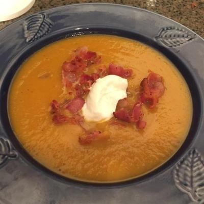 geroosterde butternut squash soep met appels en spek
