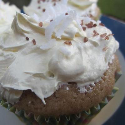 boterachtige cupcakes met kokosnoot topping