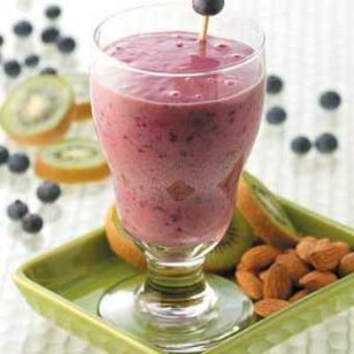 drievoudige vruchtensmoothie