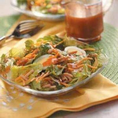 romaine en geglazuurde amandelsalade met honingmosterd