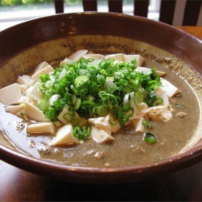 Japanse miso en tofu in landelijke stijl (hiya shiru)
