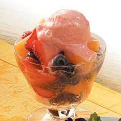 vers fruit gemacereerd in champagne