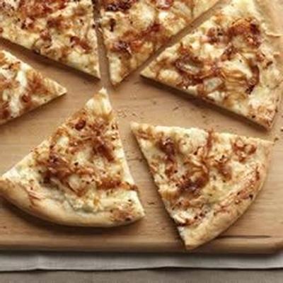 witte en gouden pizza