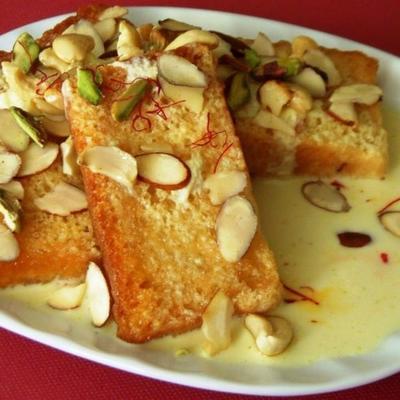 shahi tukra (Indiase broodpudding)