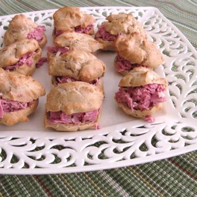 partij corned beef puffs