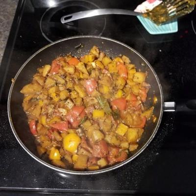 paprika, tomaat en aardappel Indiase curry